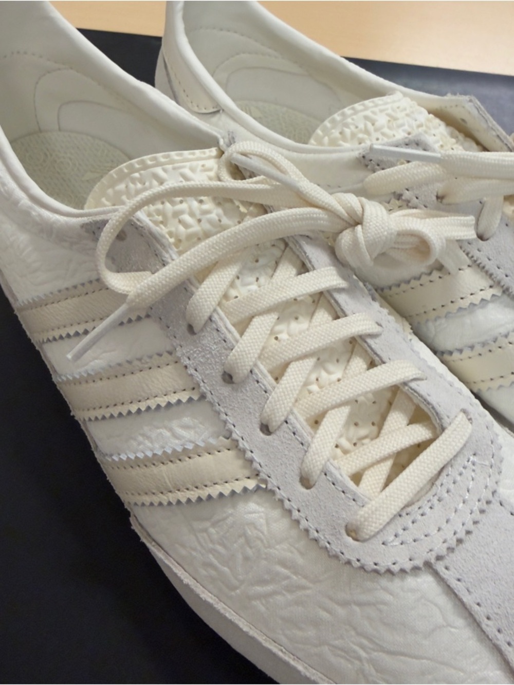 adidas Women’s Neutral Cream Low-Top Sneakers Size 8.5 NWOT - Picture 4 of 10